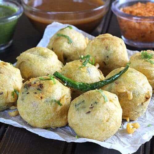 Holi Party में मेहमानों के लिए घर पर बनाएं बटाटा वड़ा, जानें आसान रे​सीपि
