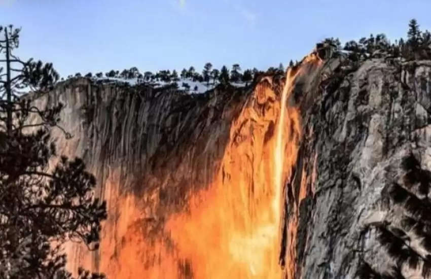 Fire Waterfall: 1560 फीट ऊंचे पहाड़ से बहता है आग का झरना, खौफनाक मंजर देख छूट जाते है पसीने जानिए क्या है इसके पीछे का रहस्य