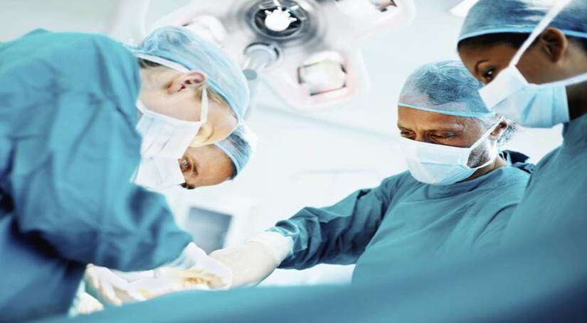 'भगवान का नाम' लेकर ऑपरेशन करते हैं यहां के डॉक्टर, मरीज़ों को जल्दी स्वस्थ करने का सीक्रेट फॉर्मूला