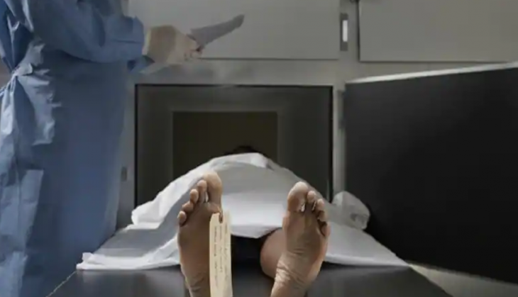 अस्पताल ने कर दिया मृत घोषित, मुर्दाघर पहुंचते ही जिंदा हुआ बुजुर्ग, वायरल हुआ वीडियो