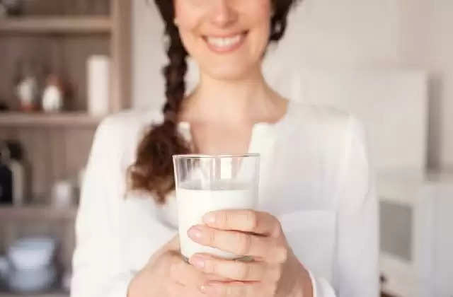 दूध में मिलाकर पीएं सिर्फ ये 2 चीजें, आपकी ताकत और दूर होगी कमजोरी