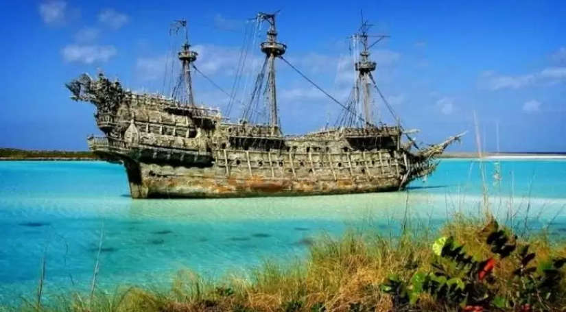 Ghost Ship: 400 साल से समुद्र के चक्कर लगा रहा है ये श्रापित जहाज, इसकी कहानी जानकर ठण्ड में भी छूट जायेंगे पसीने