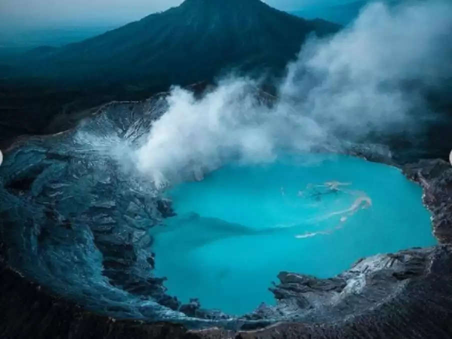 दुनिया के इस अकेले ज्वालामुखी से निकलता है नीले रंग का लावा, दिखने में Fake लेकिन Real हैं तस्वीर