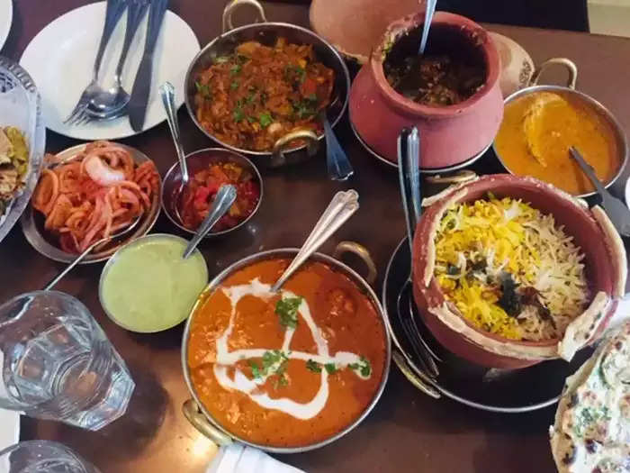 Food Travel: रातभर चलते हैं दिल्ली के ये ढाबे और रेस्टोरेंट, कभी भी बीच रात में भी आ सकते हैं खाना खाने यहां