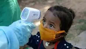 भारत में बढ रहा लोगों में कोरोना का डर, एक्टिव केस 15000 से ज्यादा, संक्रमण से एक दिन में 1399 लोगों की मौत