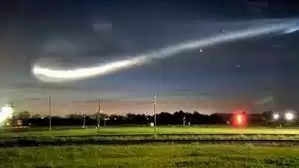 अजब-गजब: अमेरिका के आसमान में दिखा एलियन का जहाज! जानिए क्या है रहस्यमयी रोशनी की सच्चाई