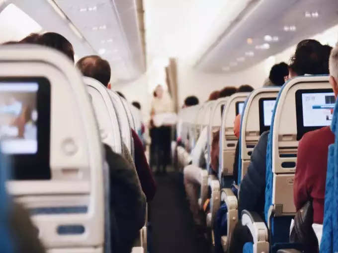 Flight उड़ाते-उड़ाते ही पायलट को आ गई गहरी नींद, विमान में इनके सोने के नियमों को जान आप भी हो जाएंगे हैरान