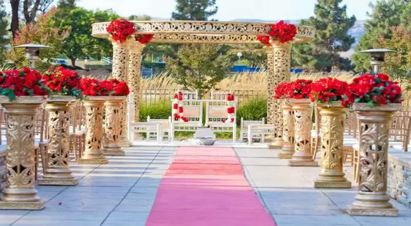 अगर आप भी चाहती है कि शादी की एंट्री भी हो खास, तो यहां से लें Gate Decoration के आइडिया