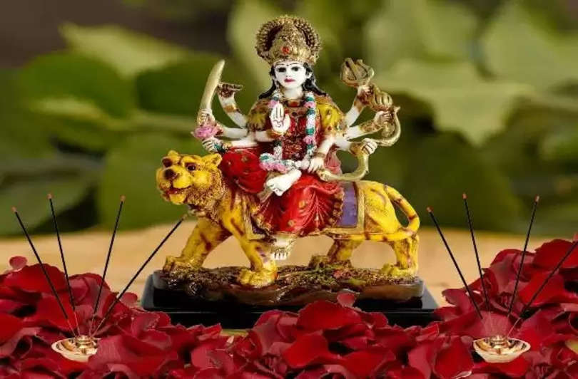 घर में हमेशा भरा रहेगा धन धान नहीं होगी कोई कमी, इस दिशा में रखें मां दुर्गा की मूर्ति