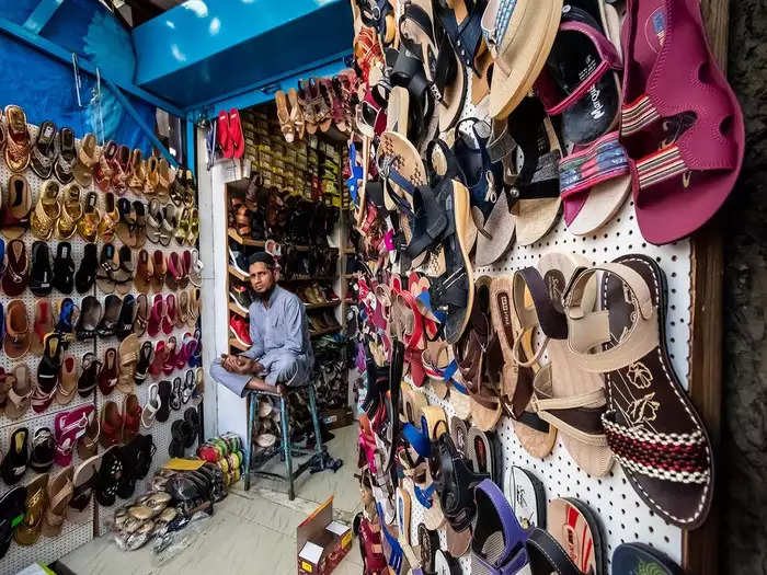सिर्फ 500 से 1000 रुपए में ‘Campus’ हो या ‘Bata’ हर तरह के ब्रांडेड जूते-चप्पल मिलते हैं दिल्ली के इन बाजारों में