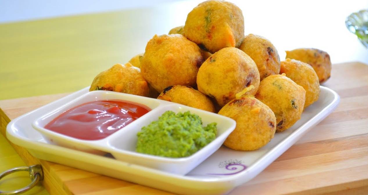 Holi Party में मेहमानों के लिए घर पर बनाएं बटाटा वड़ा, जानें आसान रे​सीपि